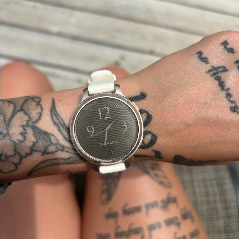 Garmin Cream and Silver Smartwatch